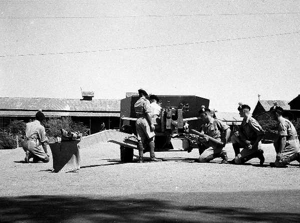 Images/ 1LF  1951  Moascar Minden Camp Ismalia Anti Tank Pln  !7 Pdr818.jpg